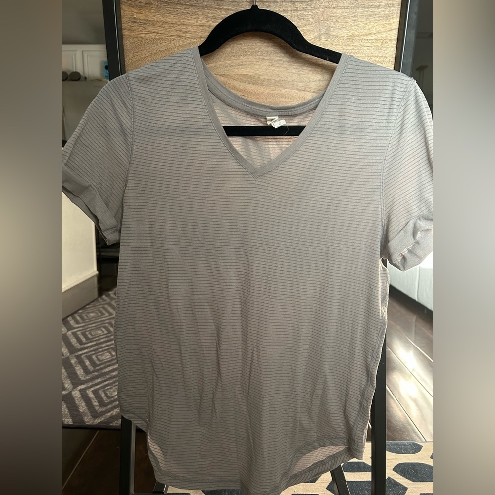 Lululemon V-neck T-Shirt - size 4